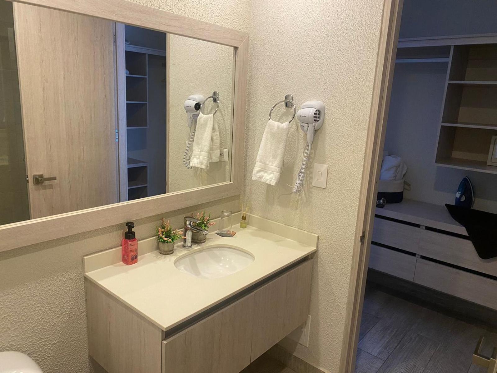 Dominique Cartagena, Beautiful 2 Bedroom