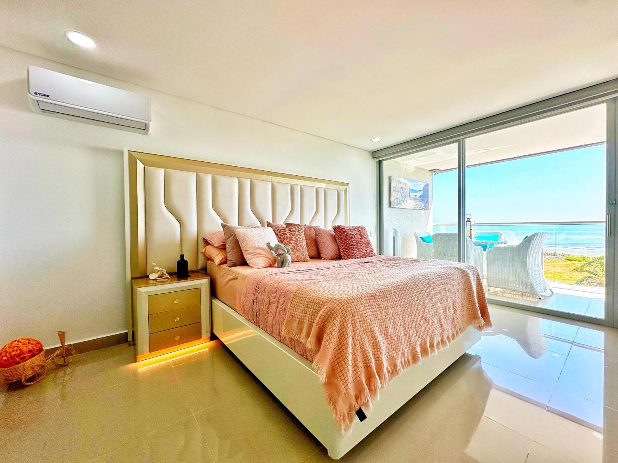 Ocean View-valentino! By Airport! Apartment