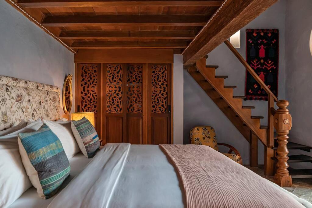 Luxury Tropical In Historic Cartagena