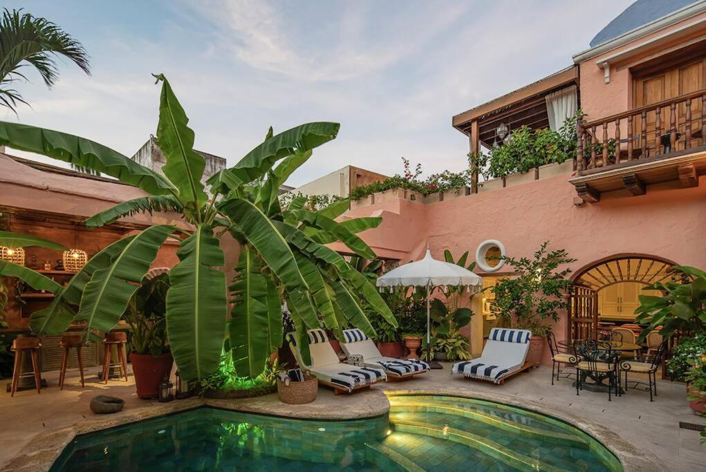 Luxury Tropical In Historic Villa Cartagena