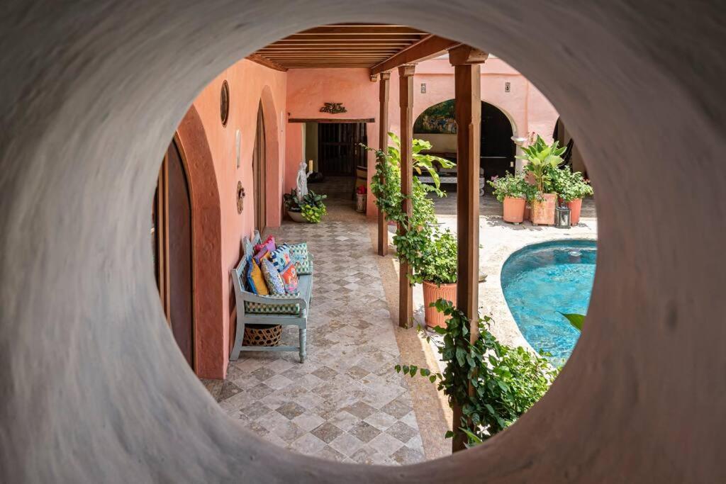Luxury Tropical In Historic