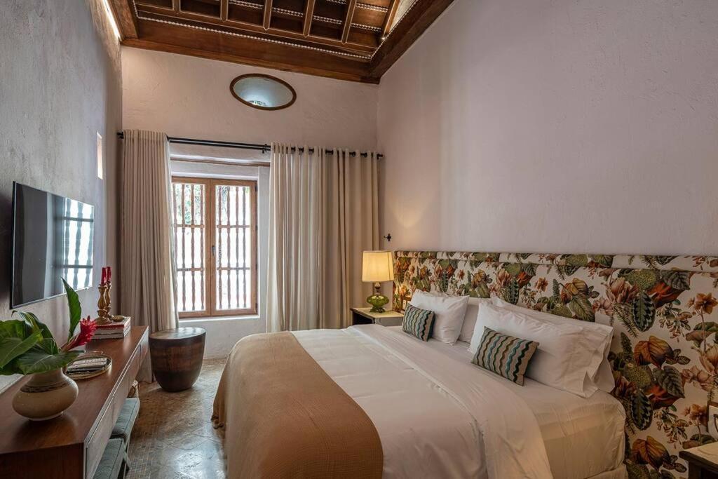 Luxury Tropical In Historic Cartagena