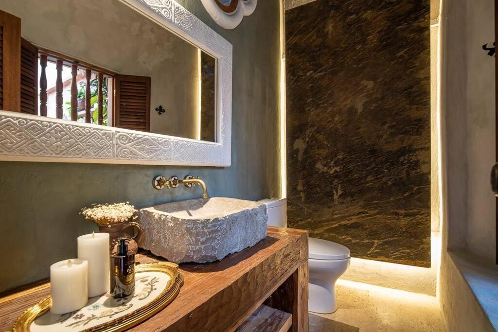 Luxury Tropical In Historic