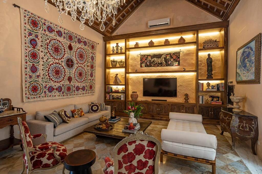 Luxury Tropical In Historic Villa Cartagena