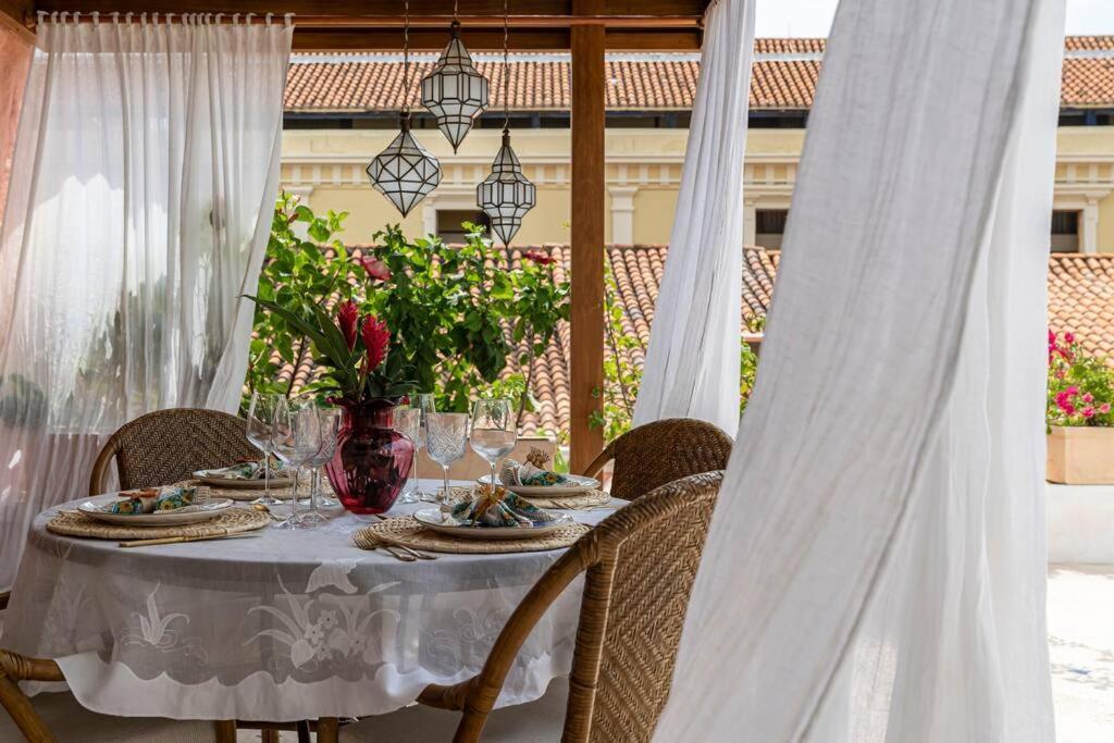 Luxury Tropical In Historic Villa Cartagena