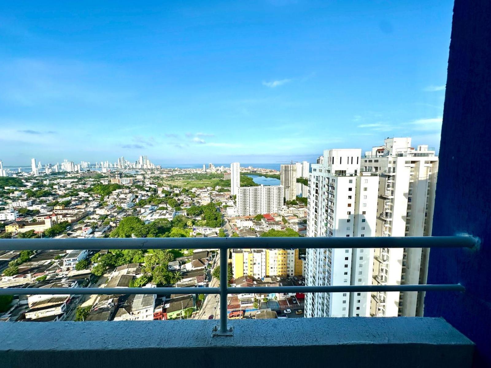Hermosa Vista Desde El Piso 31 Cerca A Marbella *