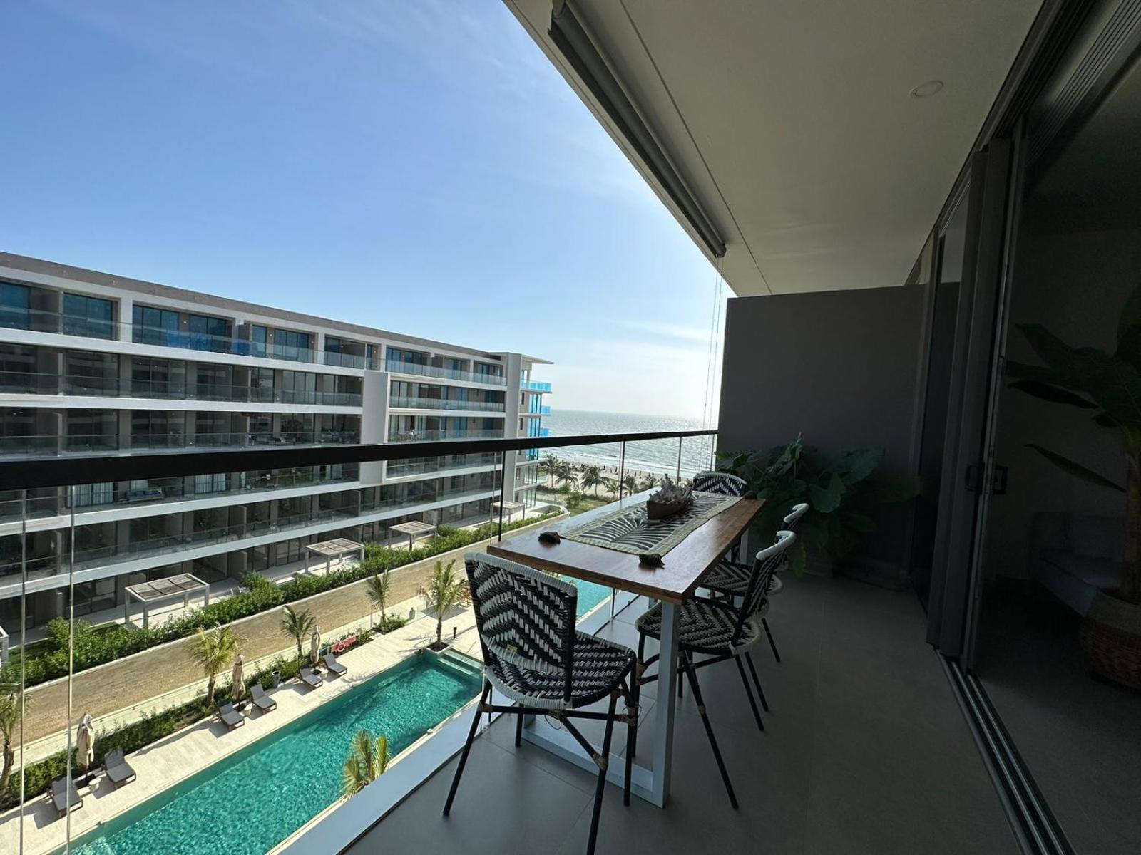 Apartamento En Frente Al Mar Con piscina