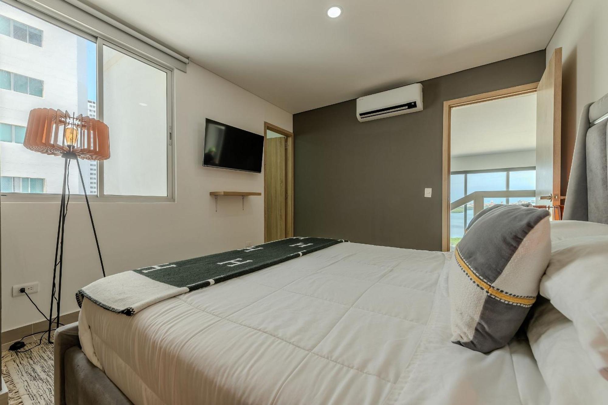 Modern 3br Duplex Apt. Great View And Location *