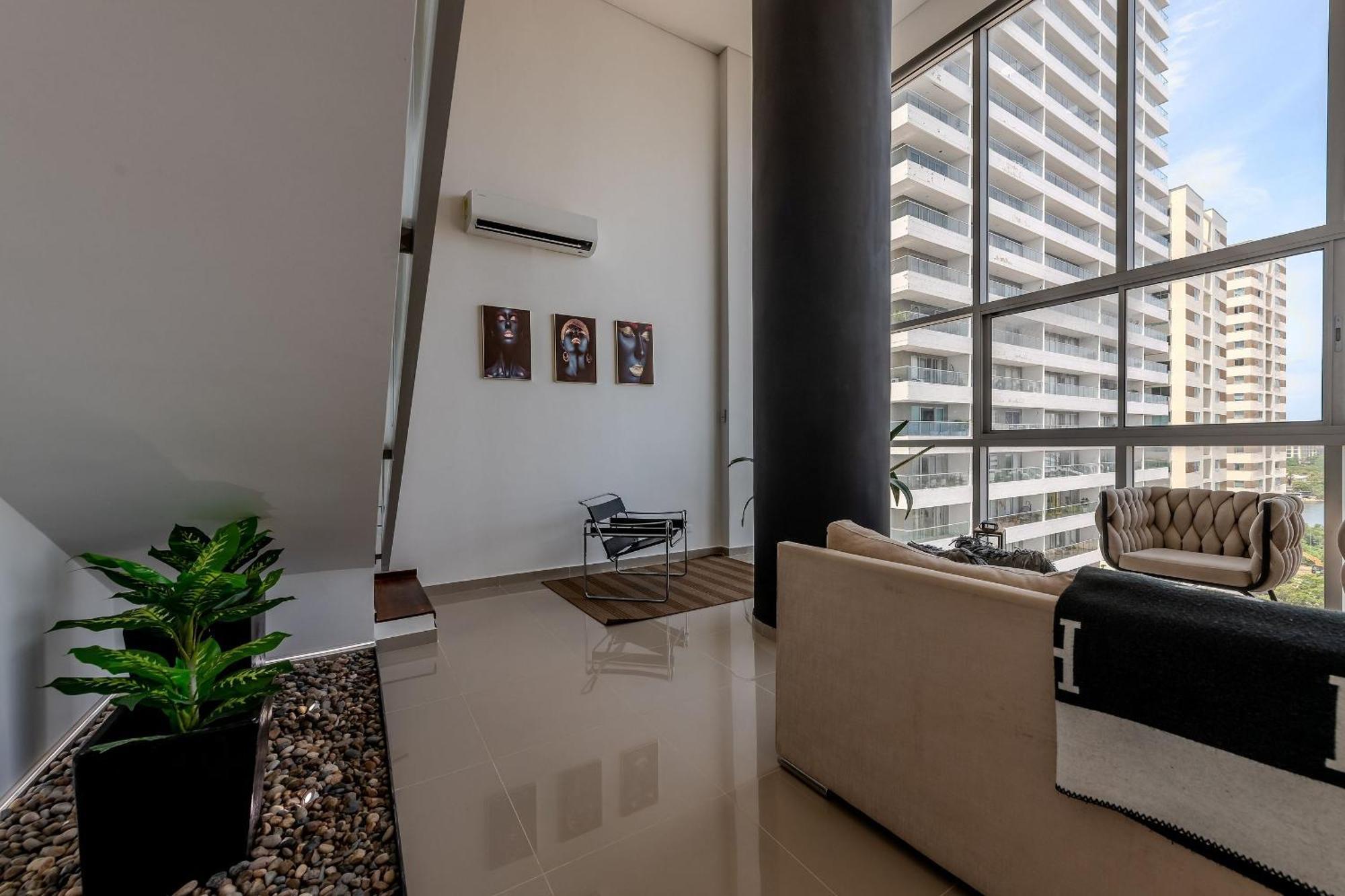 Modern 3br Duplex Apt. Great View And Location *