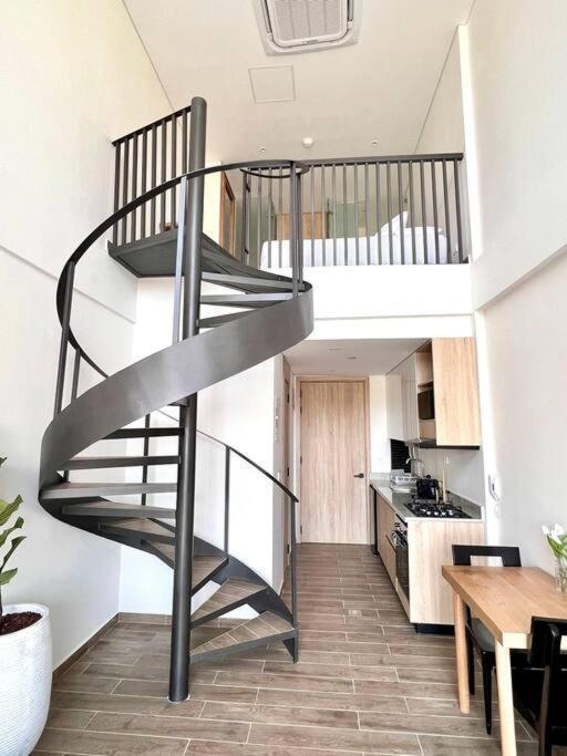 Rooftop & Pool! Beautiful Loft In Center