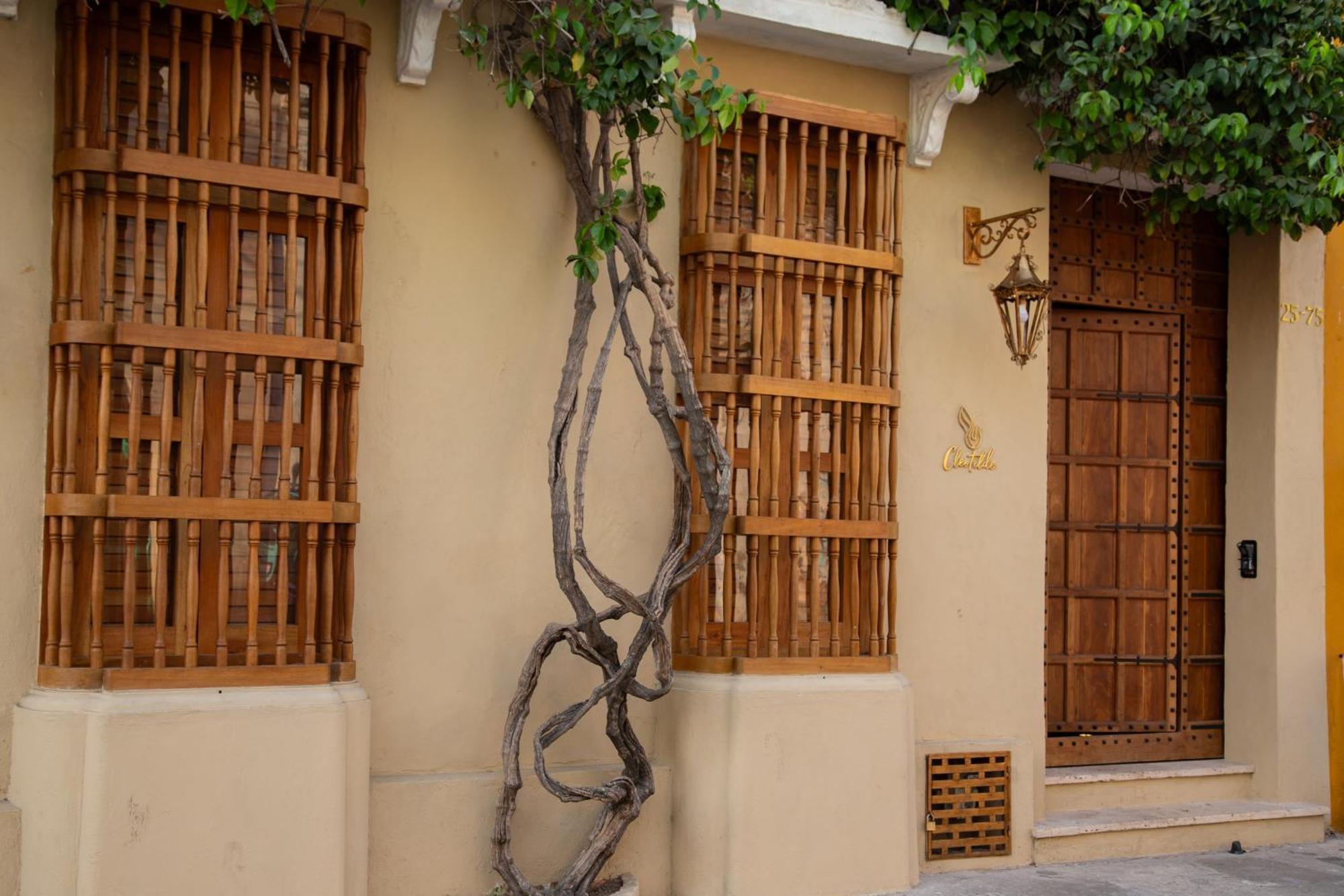 Colonial Luxury House In *