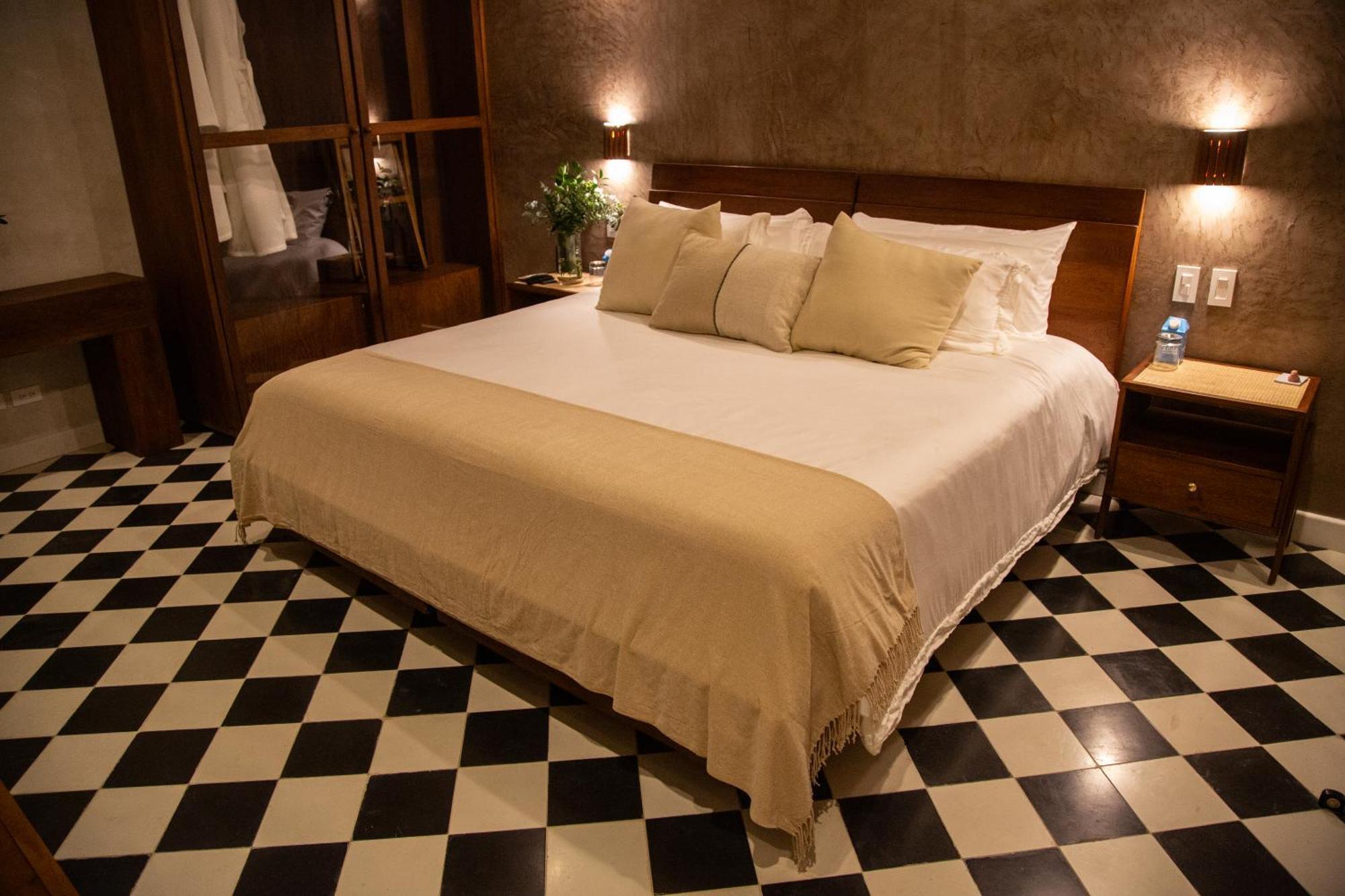 Colonial Luxury House In