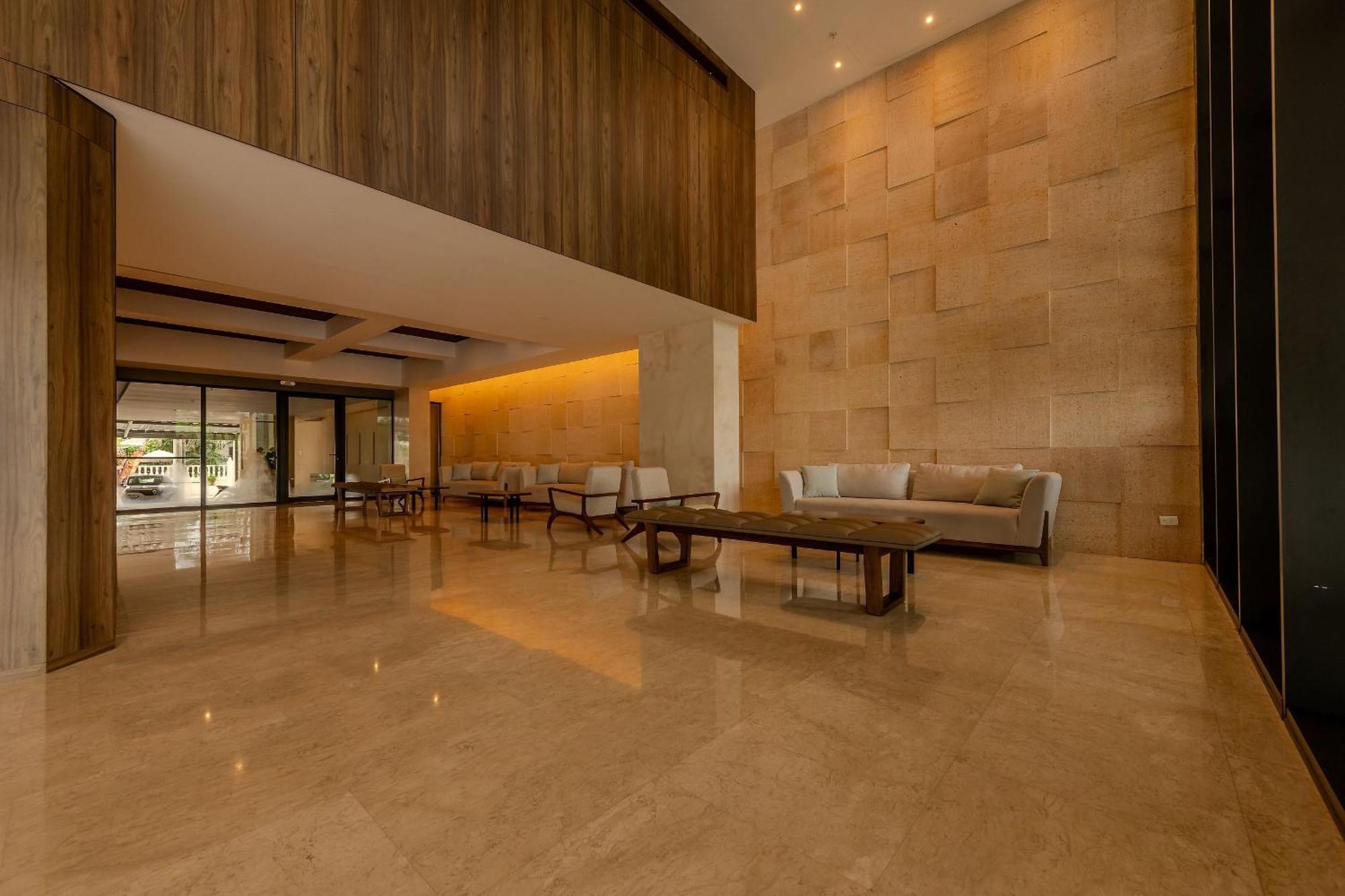 Stunning Sea View And Historic Center 20th Fl/ 2br *