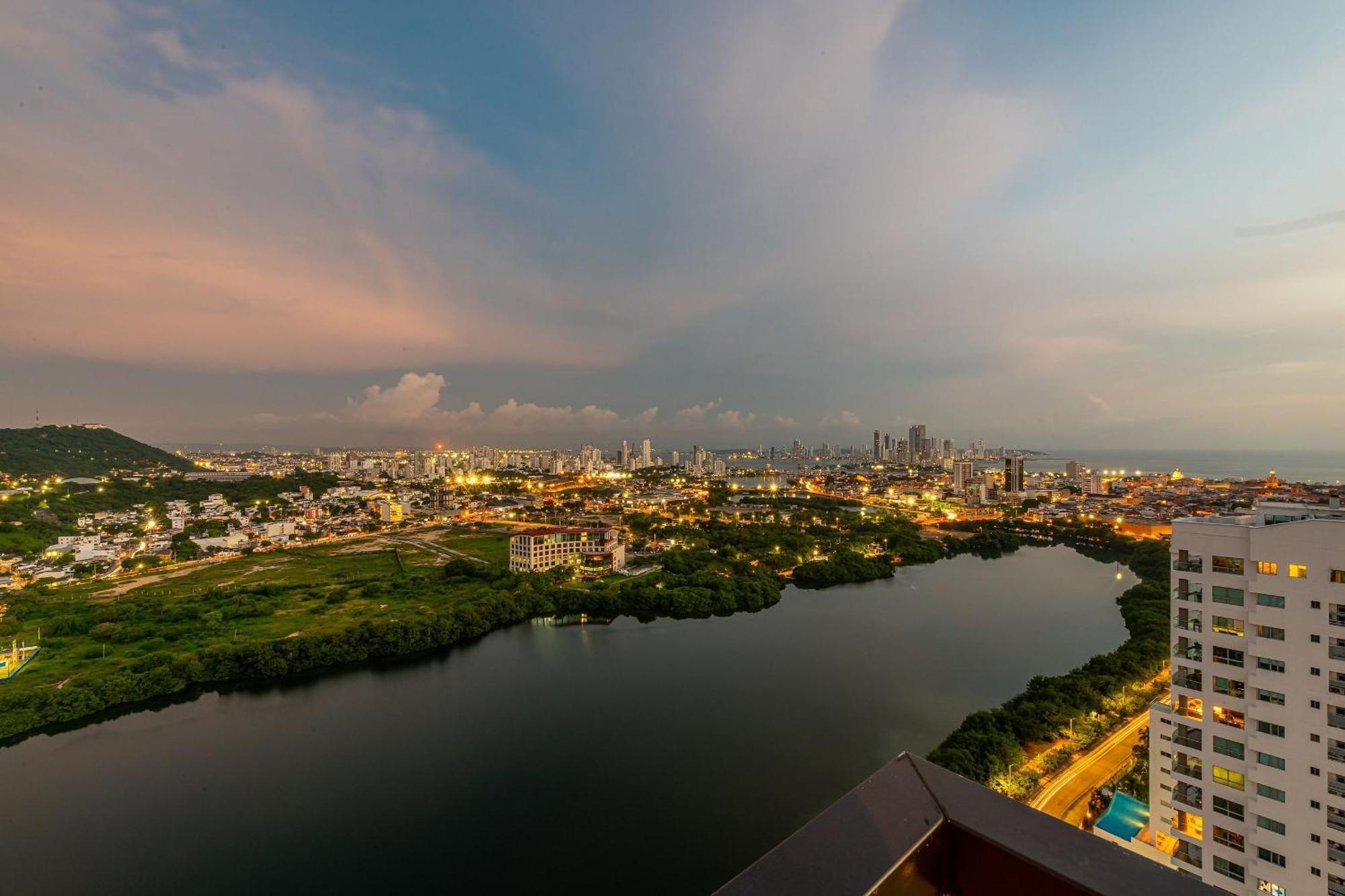 Stunning Sea View And Historic Center 20th Fl/ 2br * Cartagena