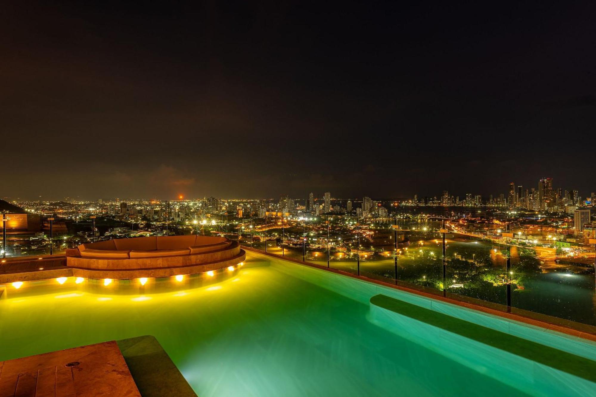 Stunning Sea View And Historic Center 20th Fl/ 2br Cartagena