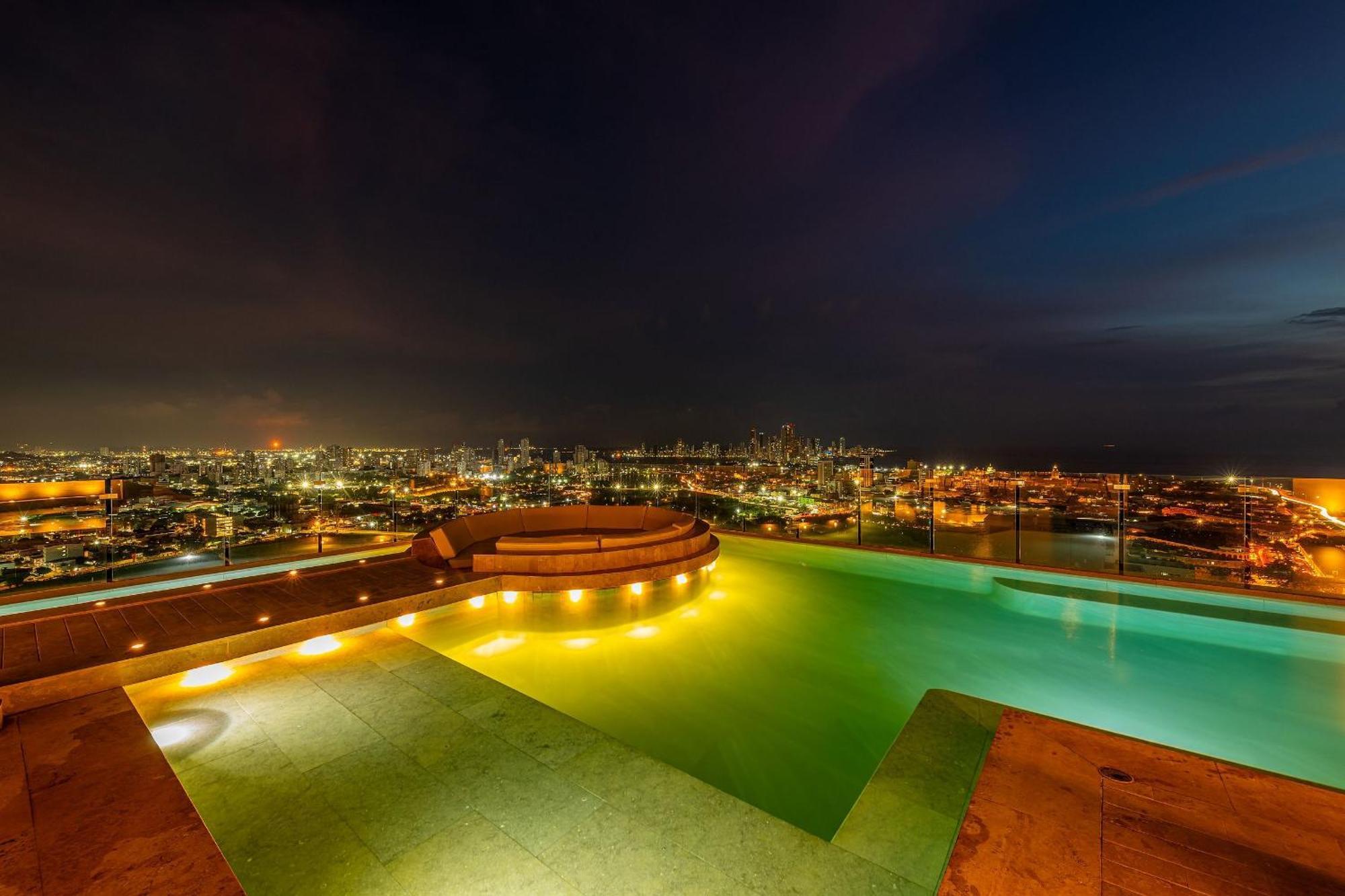 Stunning Sea View And Historic Center 20th Fl/ 2br