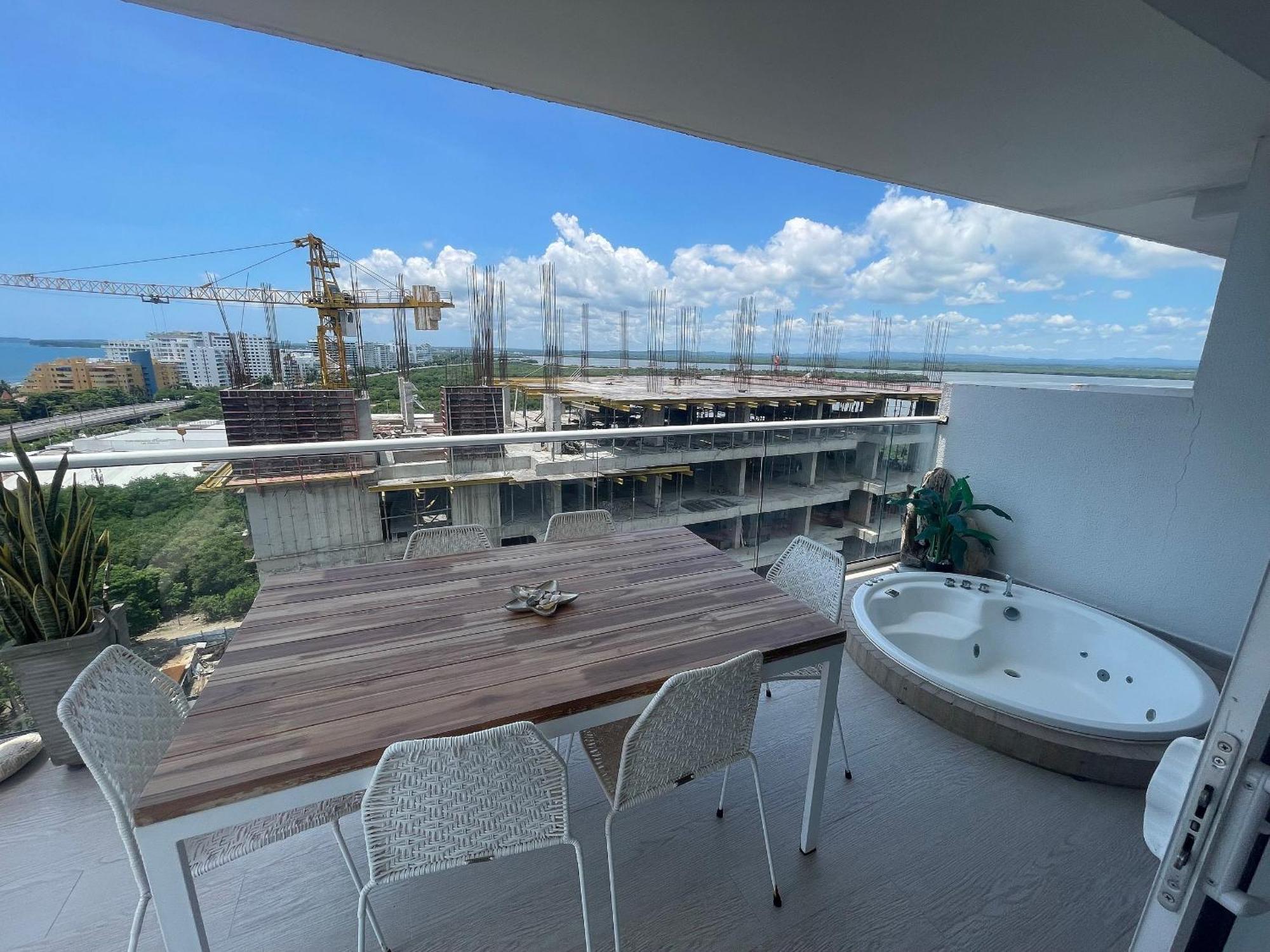 Luxury 2br Jacuzzi Sea View 14th Floor *