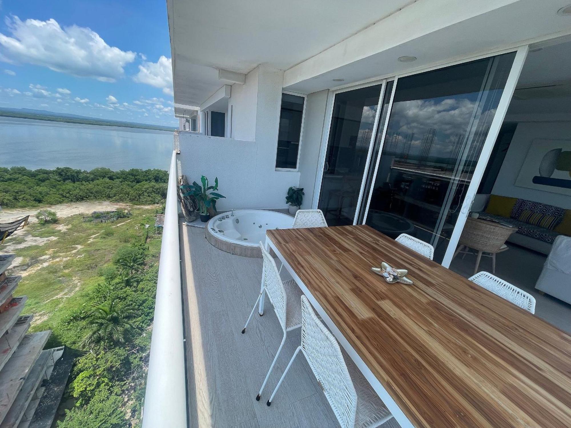 Luxury 2br Jacuzzi Sea View 14th Floor Apartamento