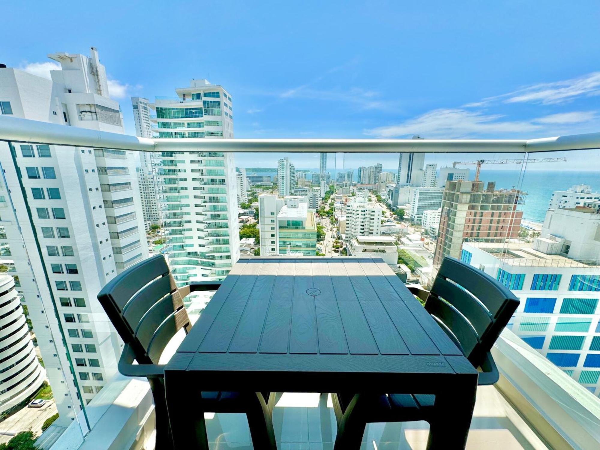 Apartamento Espectacular Duplex En Bocagrande Con Vista Al Mar Y La Bahia *