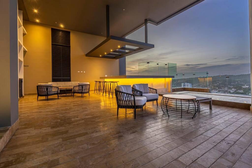 New Vibrant & Memorable In Cartagena, Col Cartagena