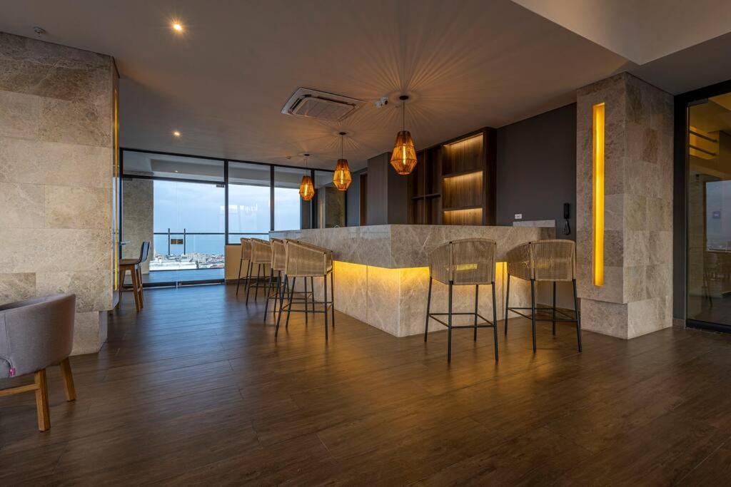 New Vibrant & Memorable In Cartagena, Col