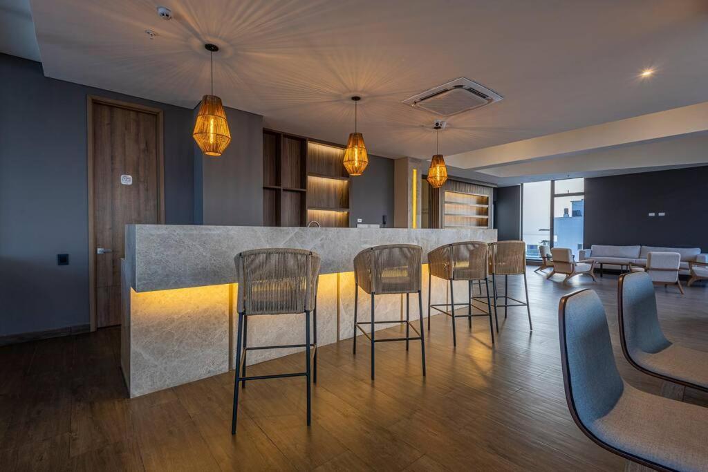 New Vibrant & Memorable In Cartagena, Col *