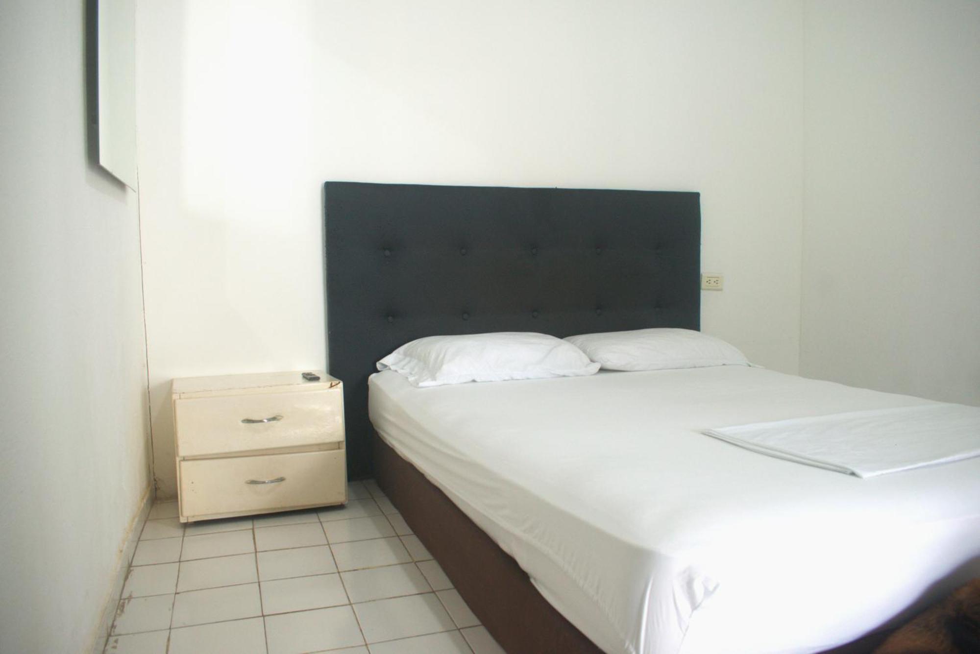 Hosting And Travel Services 420 Hostal