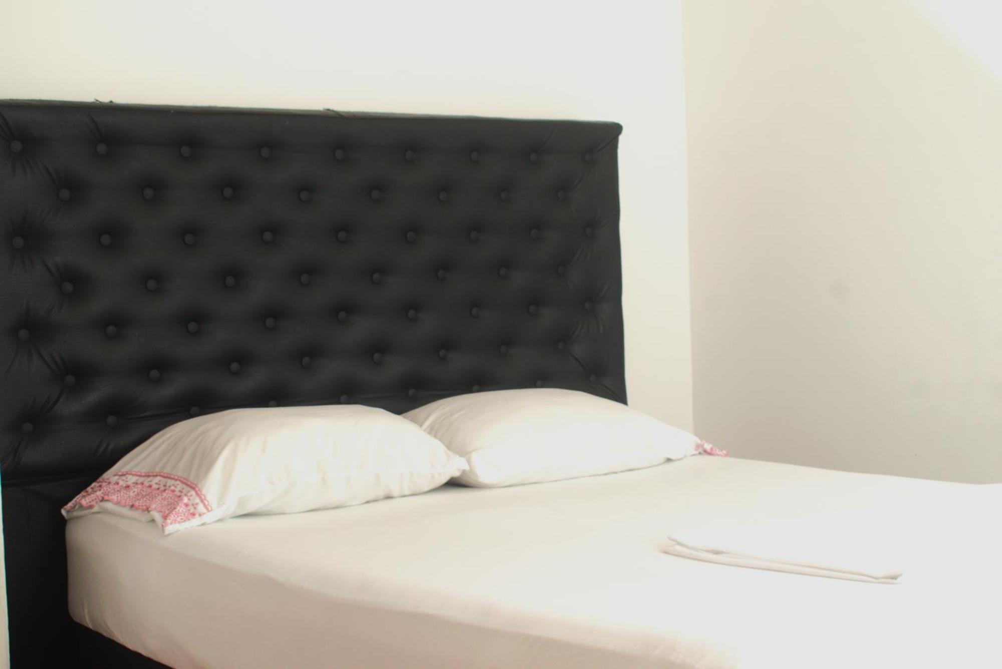 Hostal Hosting And Travel Services 420 *