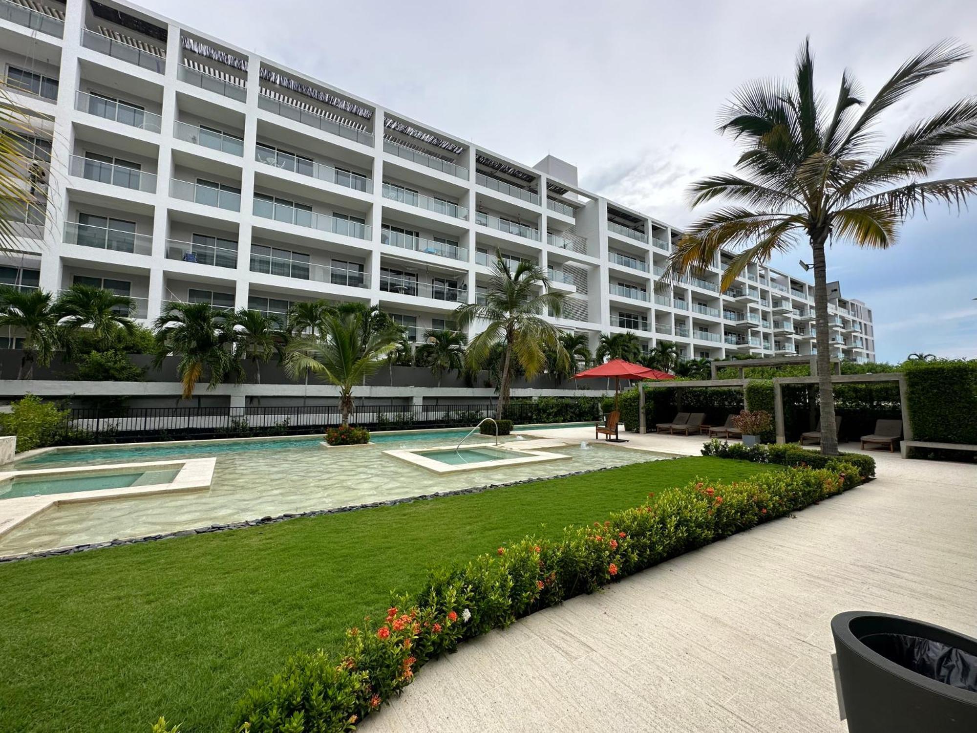 Apartamento En Frente Al Mar Con piscina *