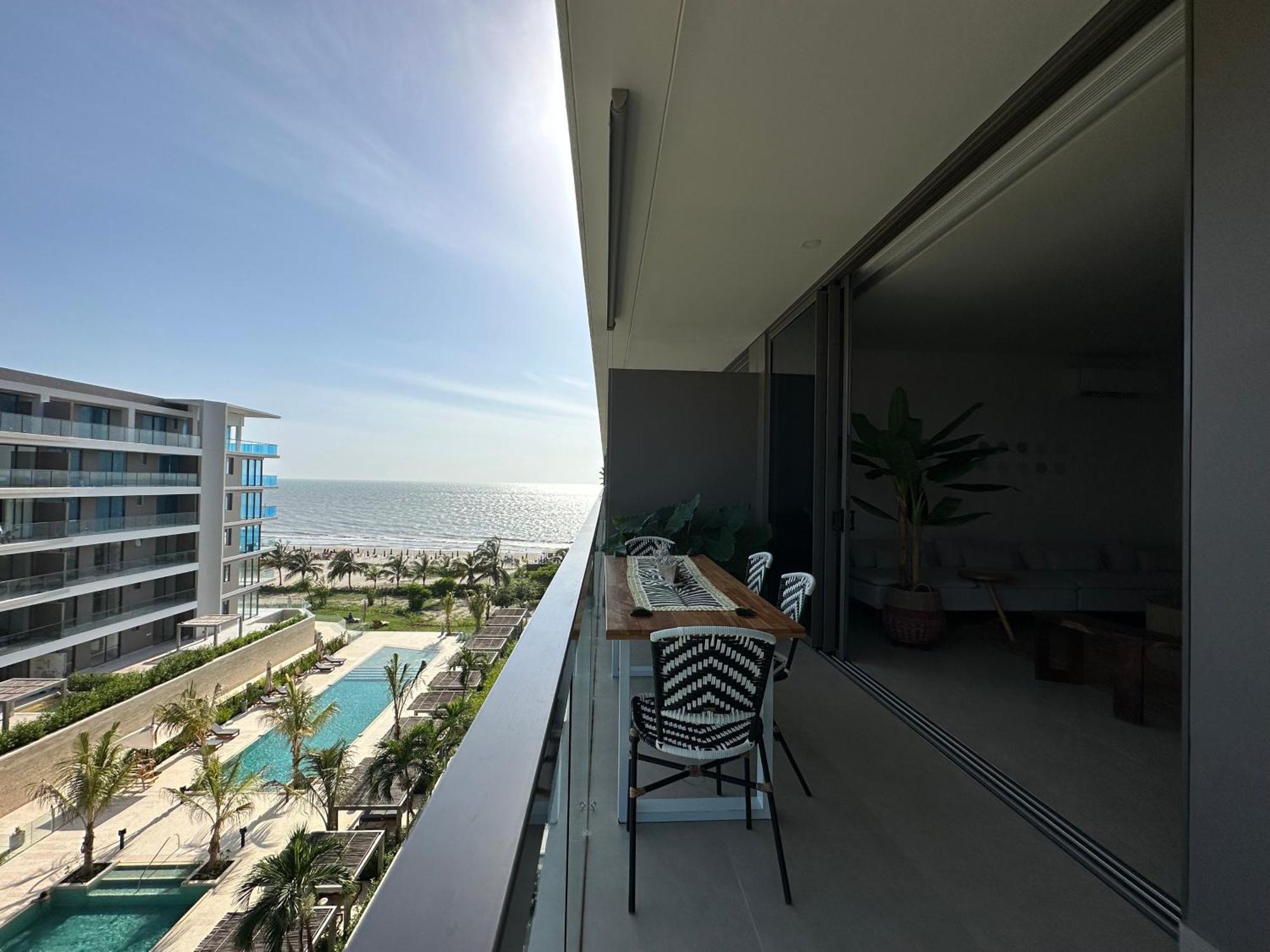 Apartamento En Frente Al Mar Con piscina Cartagena