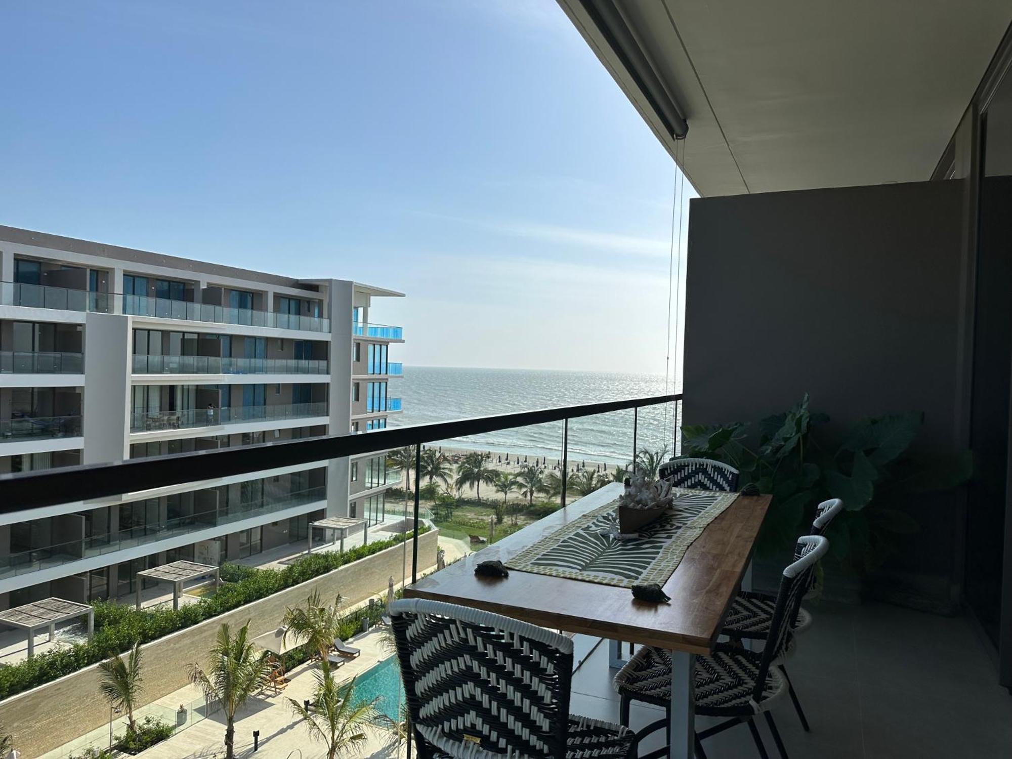 Apartamento En Frente Al Mar Con piscina
