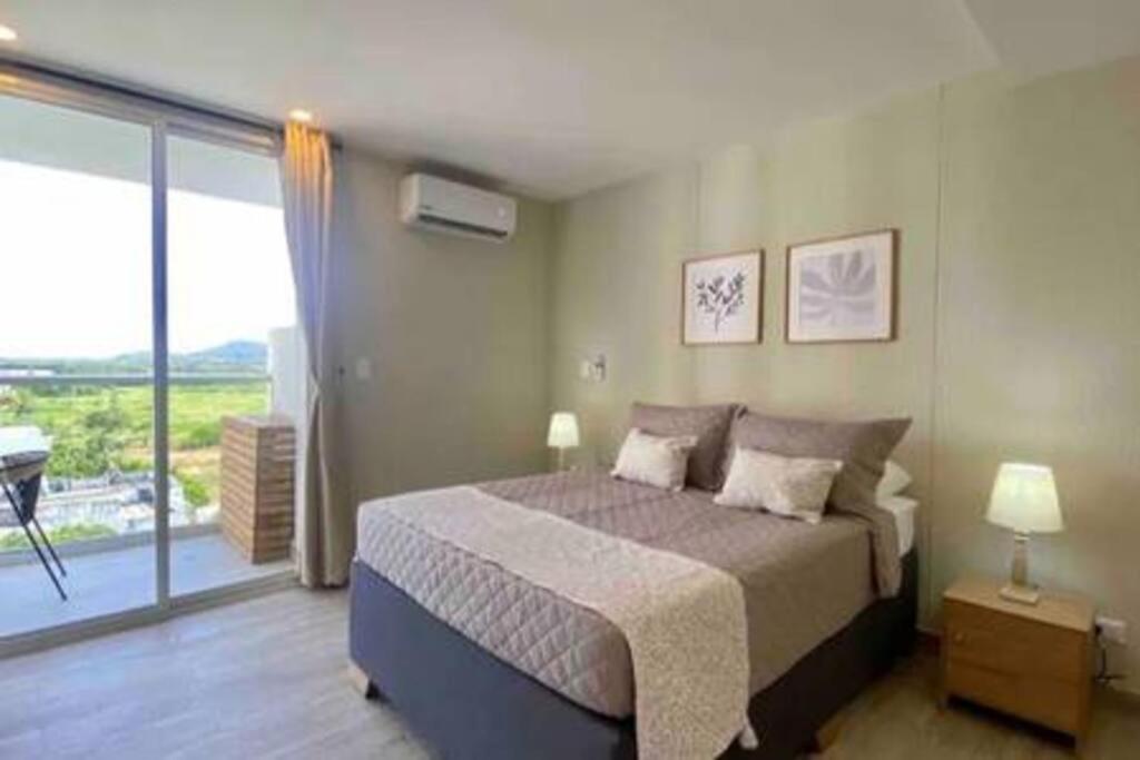 Indulge, Balcony Jacuzzi Apartamento