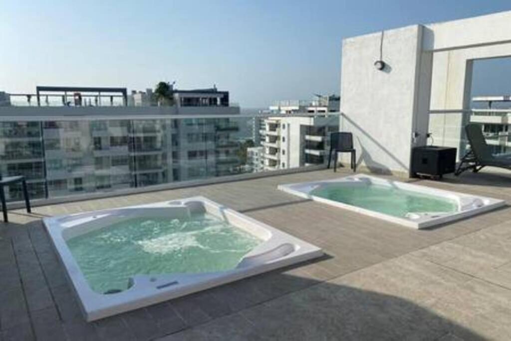 Indulge, Balcony Jacuzzi Apartamento
