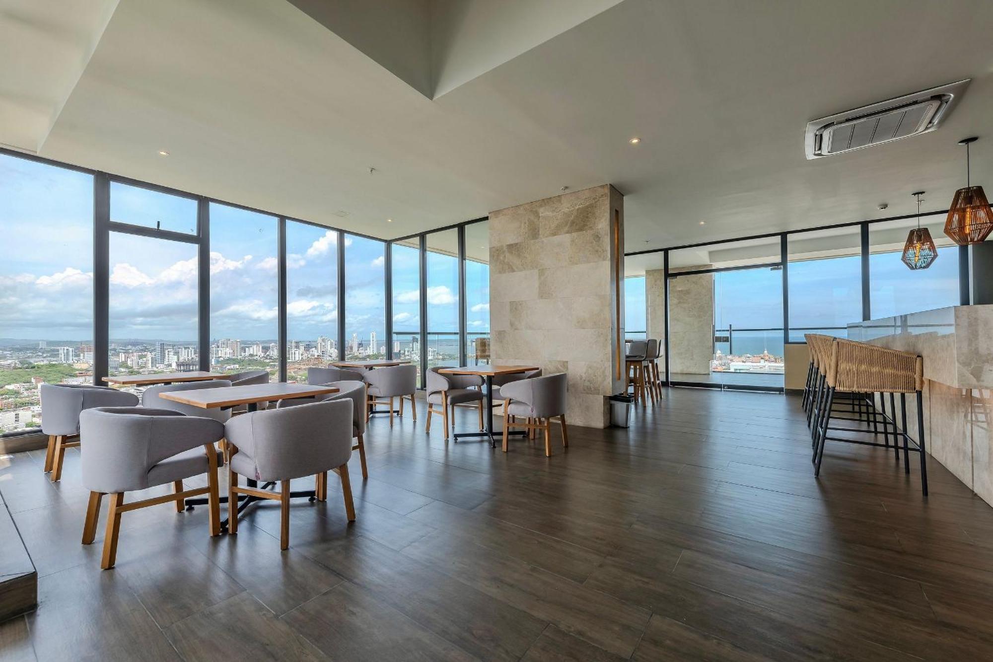 Stunning Sea View And Historic Center 20th Fl/ 2br