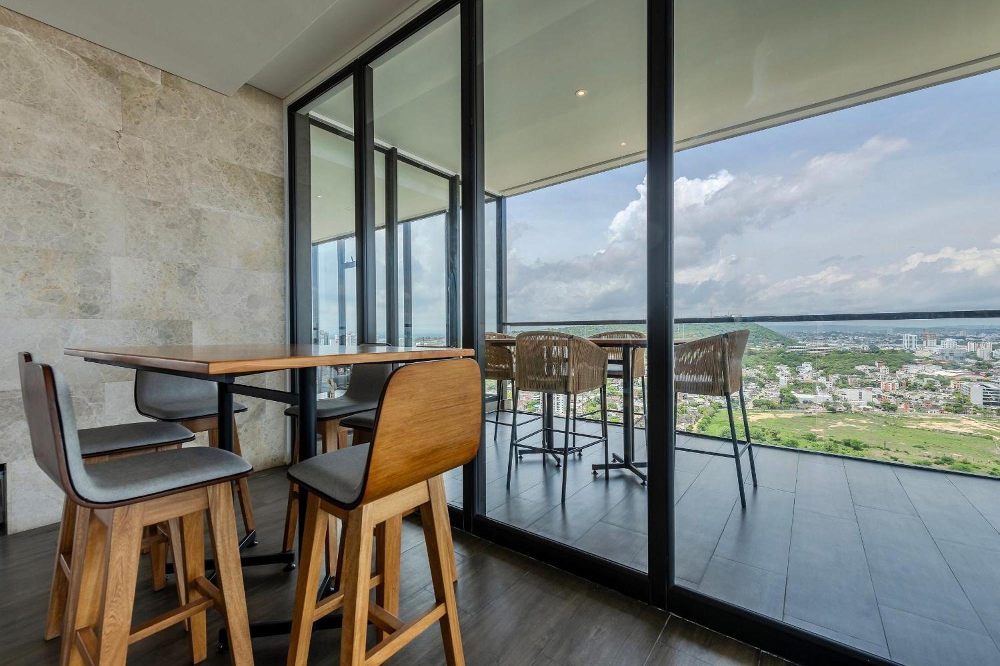 Stunning Sea View And Historic Center 20th Fl/ 2br Cartagena
