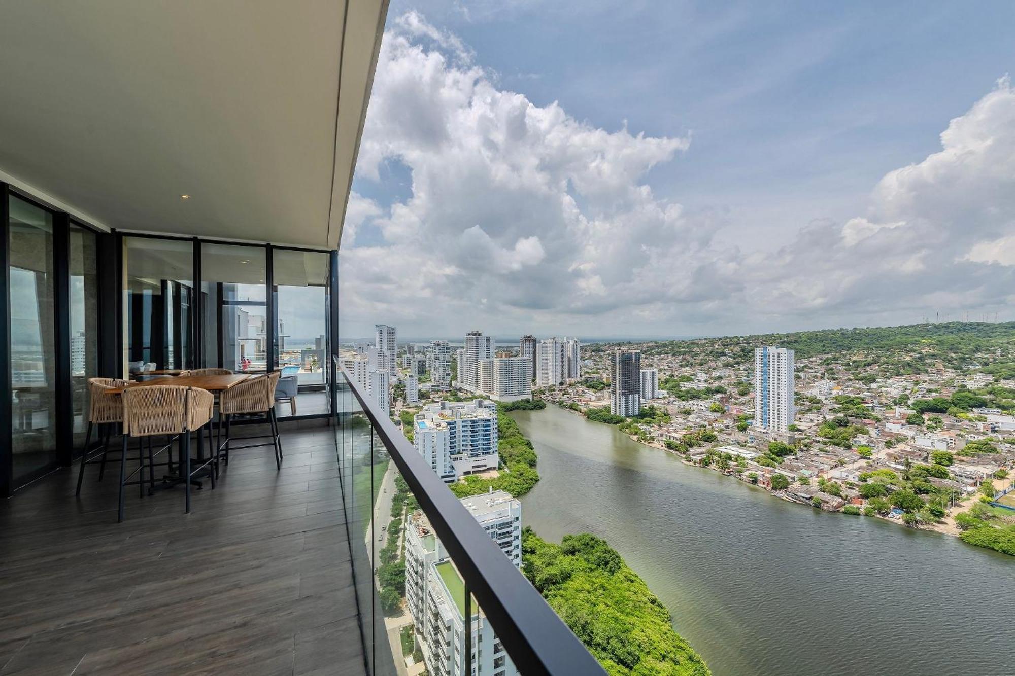Stunning Sea View And Historic Center 20th Fl/ 2br Cartagena