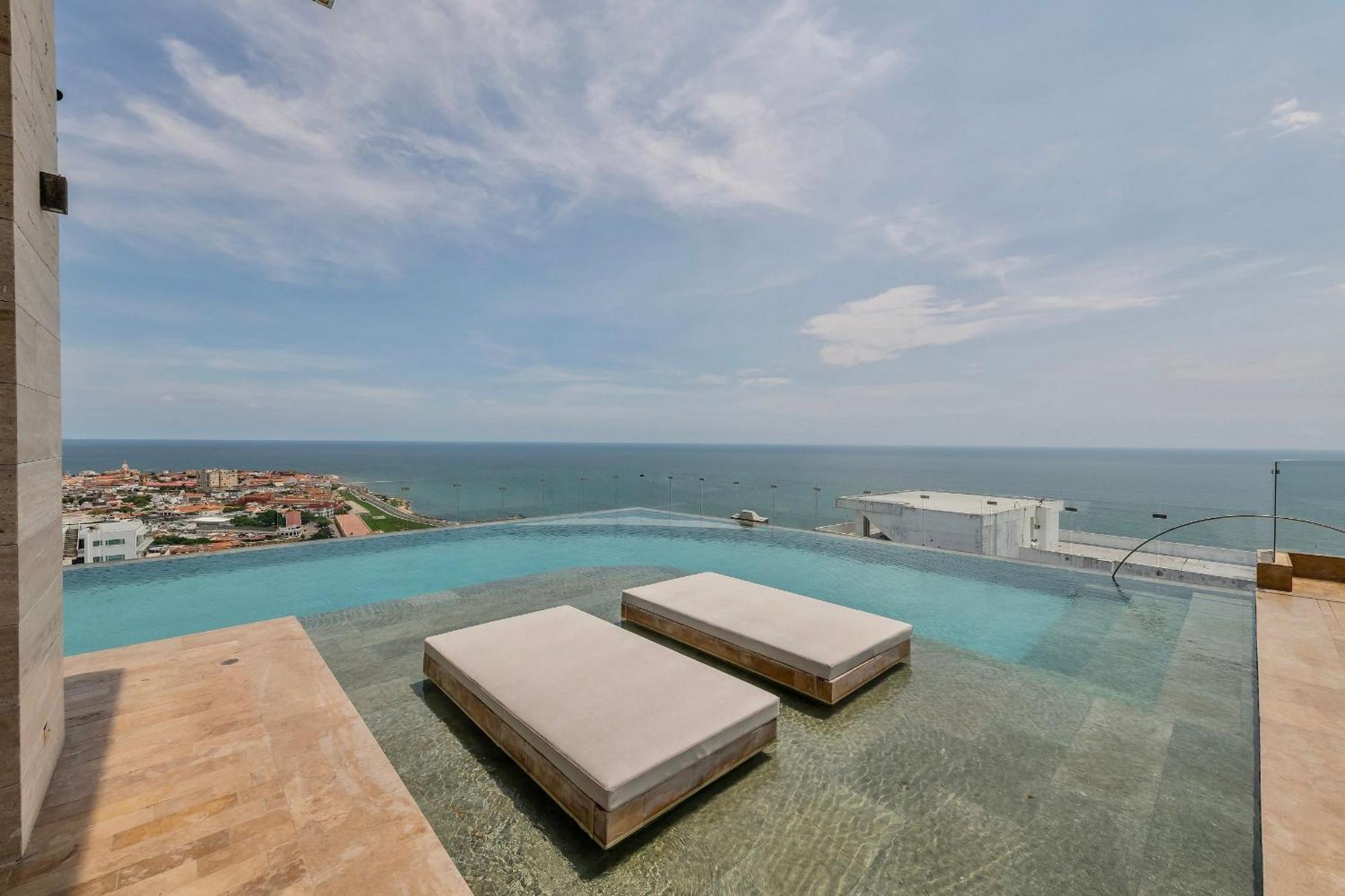Stunning Sea View And Historic Center 20th Fl/ 2br Cartagena