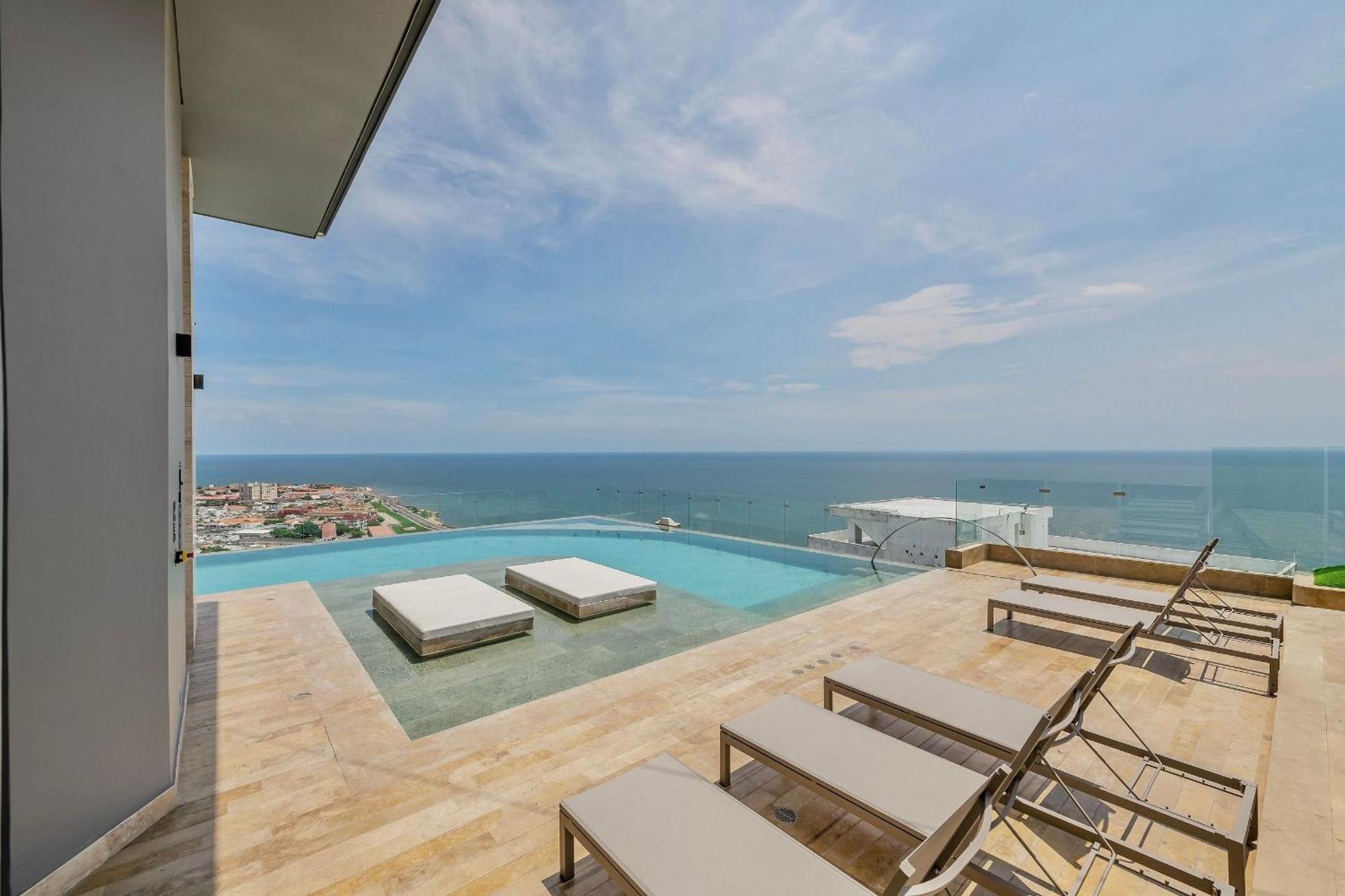 Stunning Sea View And Historic Center 20th Fl/ 2br