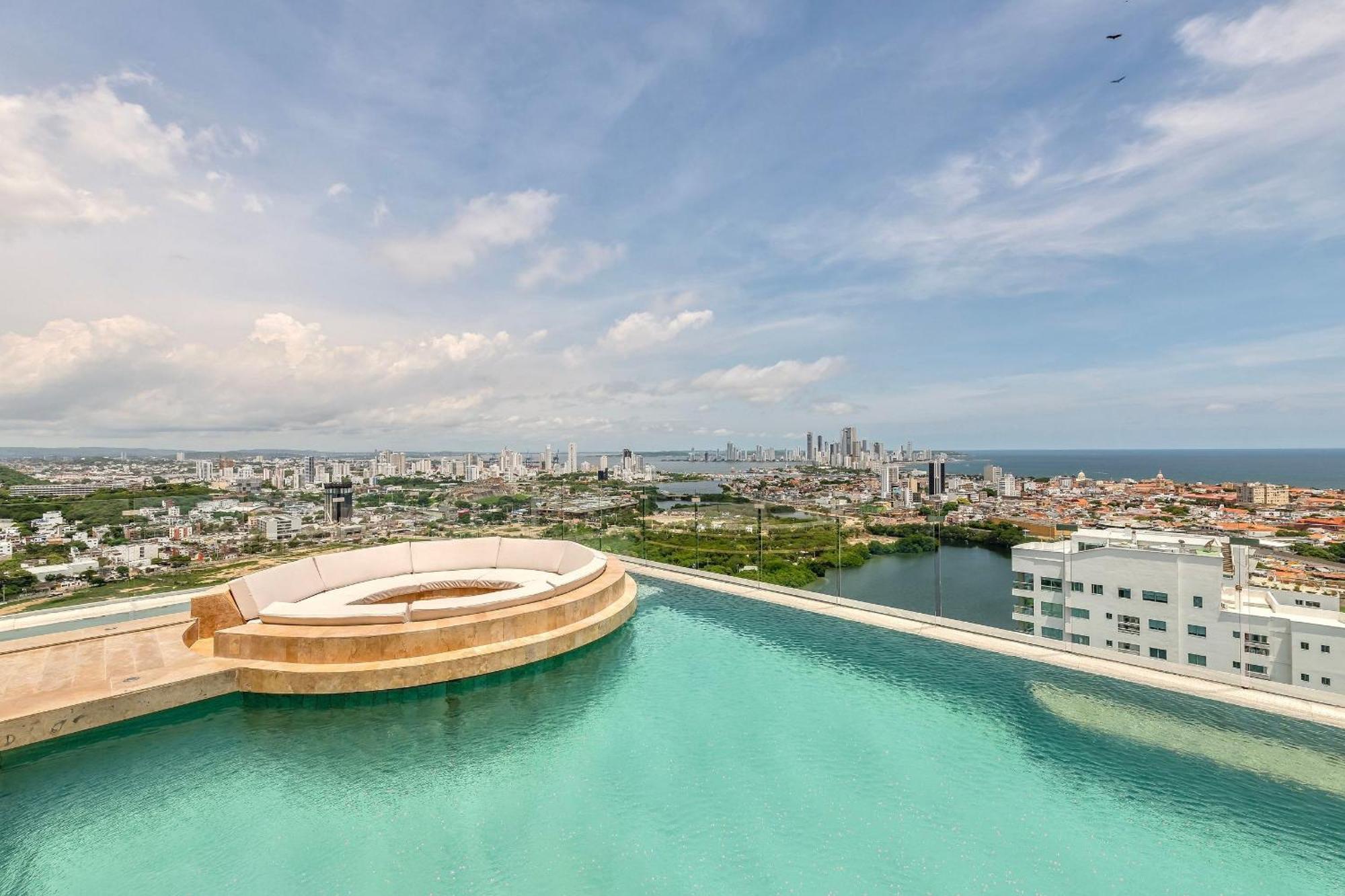 Stunning Sea View And Historic Center 20th Fl/ 2br Cartagena