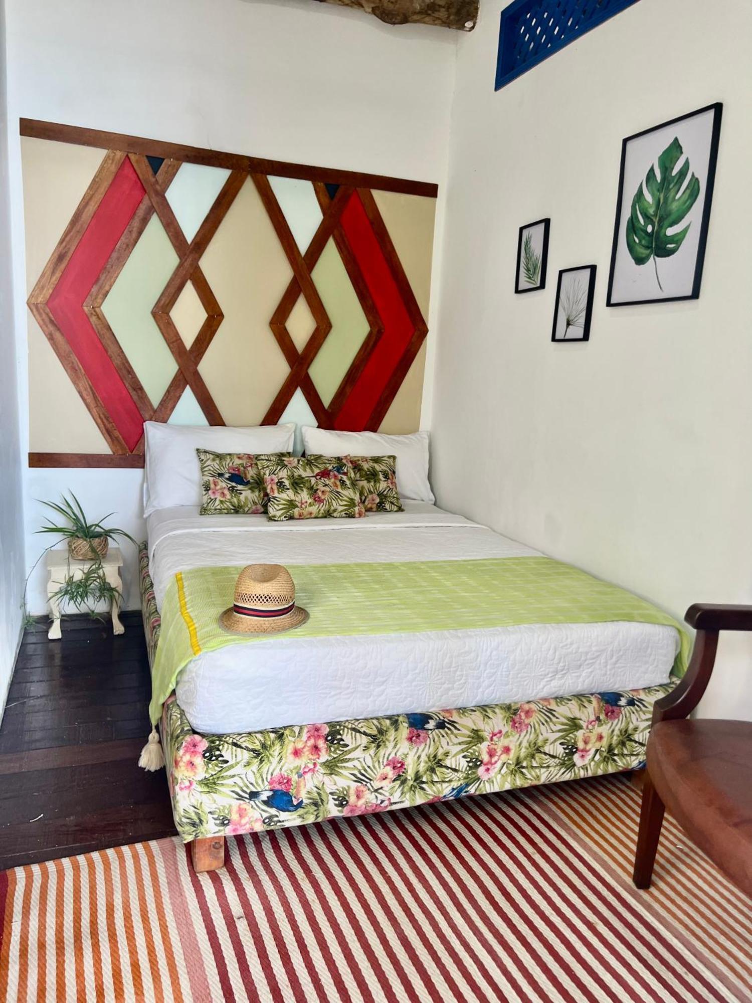 Mira Mira Hostal