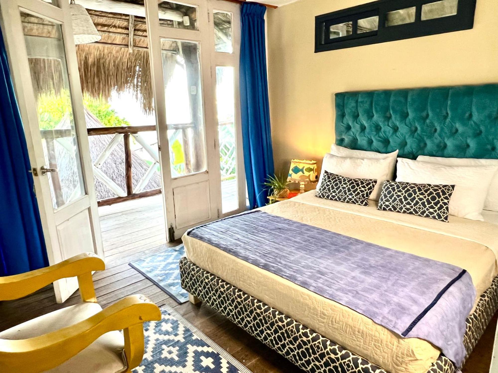 Mira Mira Hostal *
