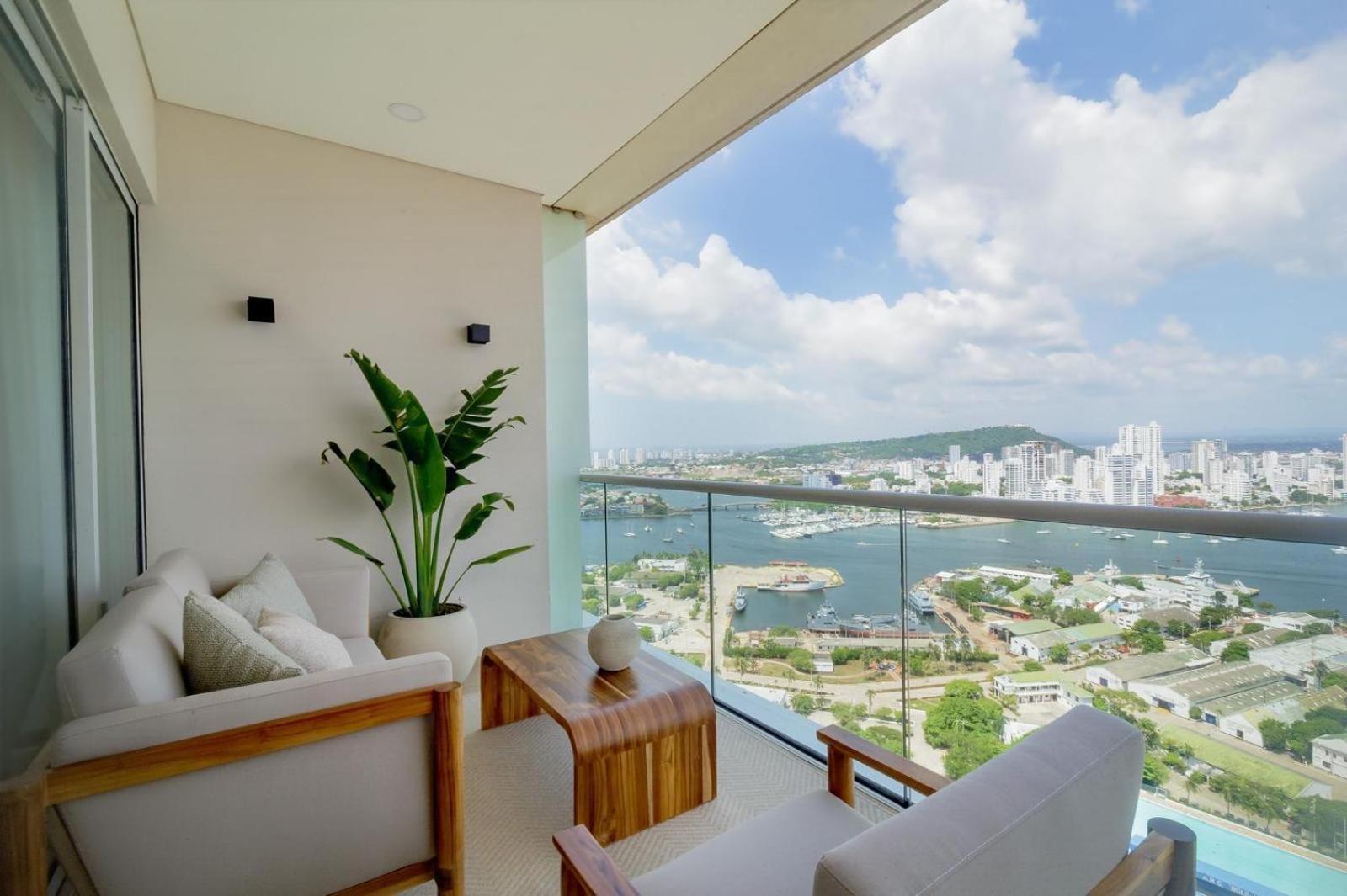 Premium , Floor 25 H2 * Cartagena