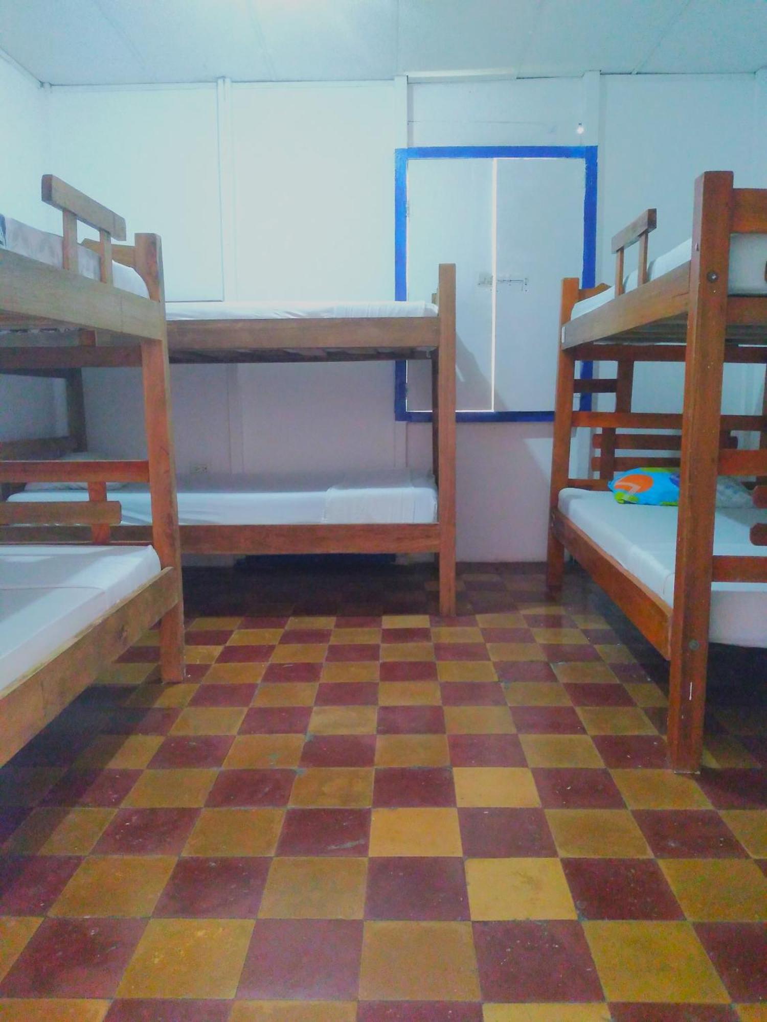 Hosting And Travel Services 420 Hostal Cartagena