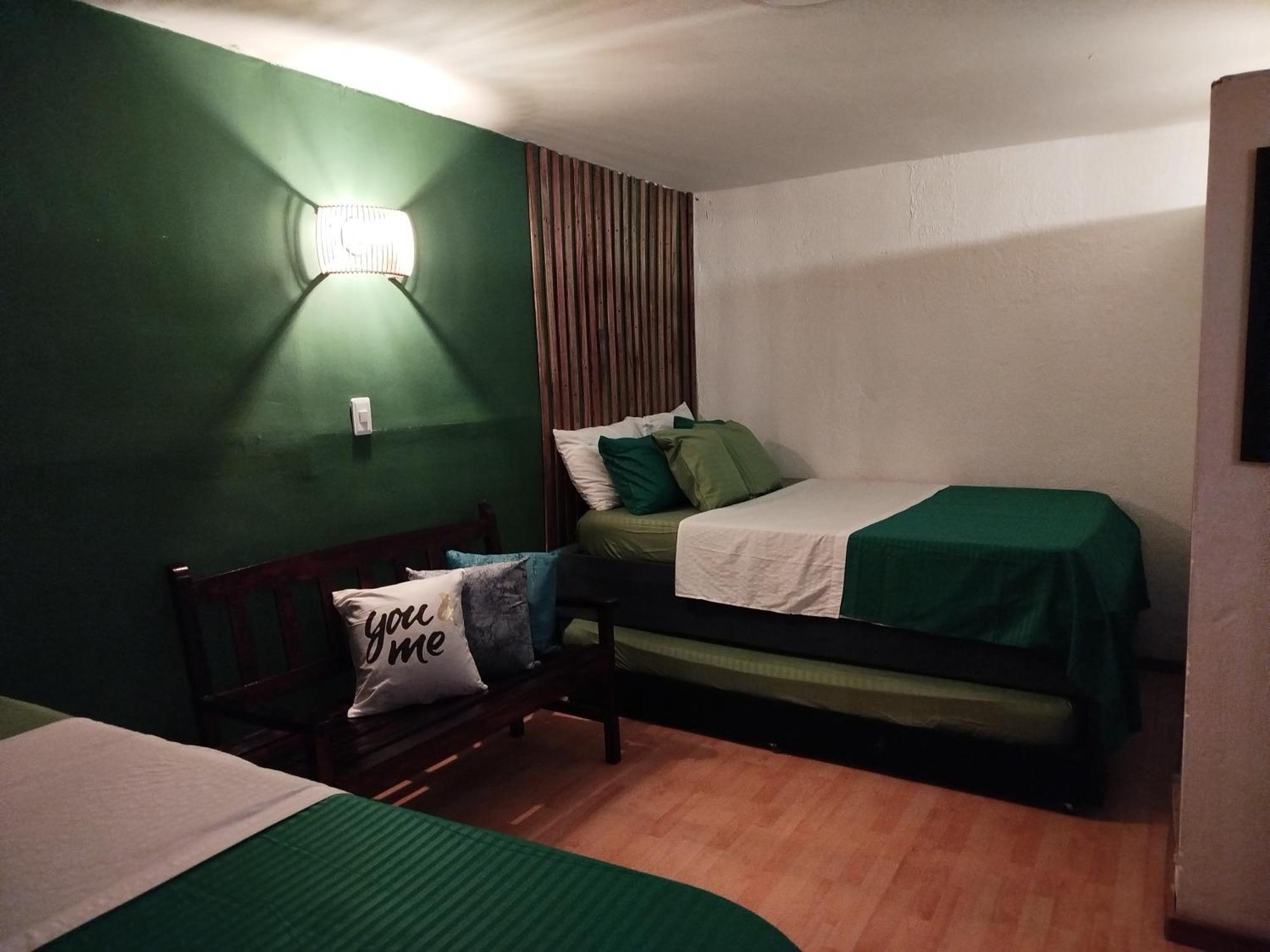 Habitacion Familiar Hasta Para 8 Personas Frente Al Mar Con Aire Acondicionado Y Wifi Bed and breakfast Cartagena