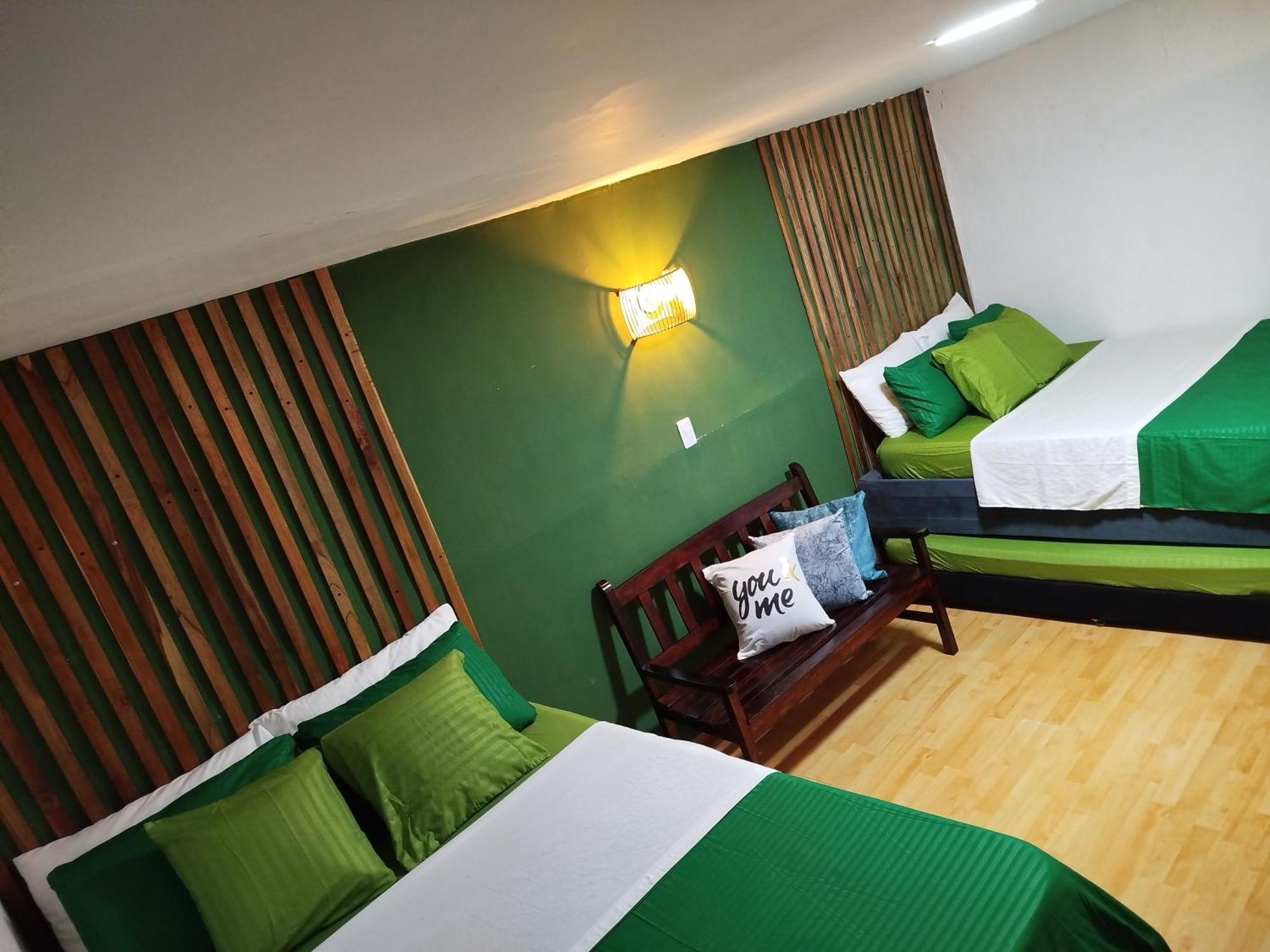 Habitacion Familiar Hasta Para 8 Personas Frente Al Mar Con Aire Acondicionado Y Wifi Bed and breakfast
