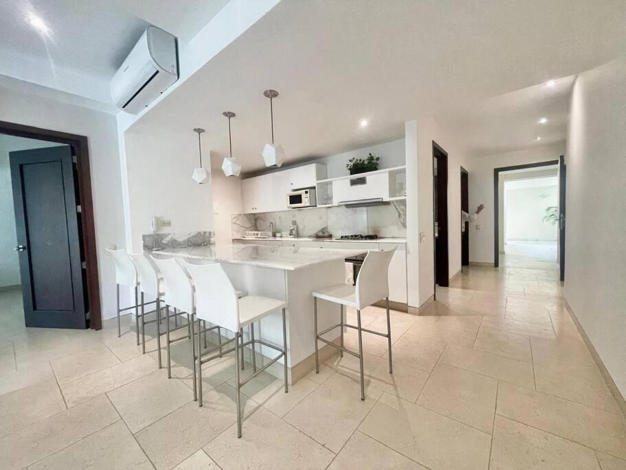 Modern Comfort - Spacious 2br In Walled Apartamento