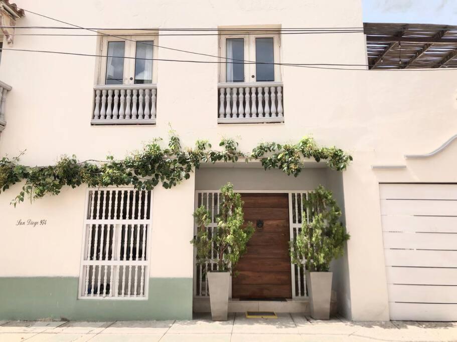 Modern Comfort - Spacious 2br In Walled Apartamento *