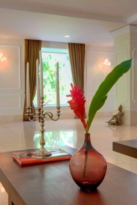 Modern Comfort - Spacious 2br In Walled Apartamento