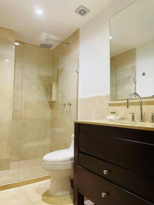 Modern Comfort - Spacious 2br In Walled Apartamento