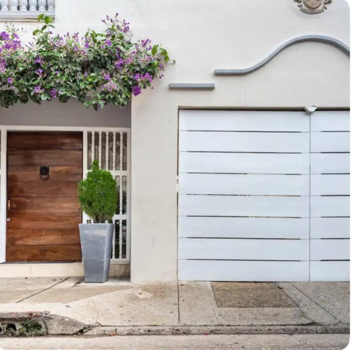 Modern Comfort - Spacious 2br In Walled Apartamento *